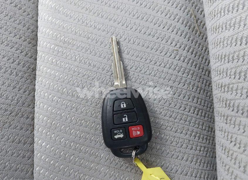 Photo 11 of 2017 Toyota Camry LE (VIN 4T1BF1FK5HU307587)