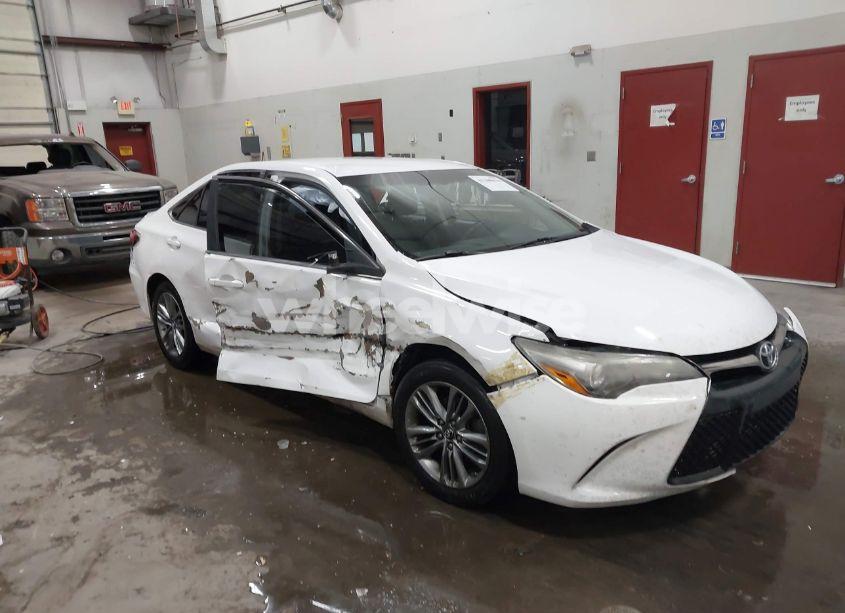 2017 Toyota Camry LE/XLE/SE/XSE (VIN 4T1BF1FK5HU319559) main photo