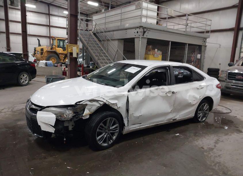 Photo 2 of 2017 Toyota Camry LE/XLE/SE/XSE (VIN 4T1BF1FK5HU319559)