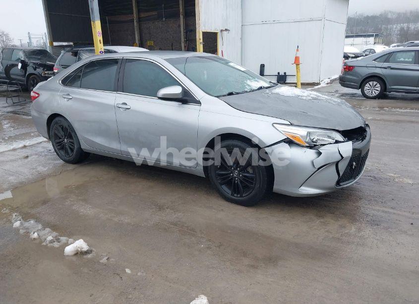 2017 Toyota Camry SE (VIN 4T1BF1FK5HU321716) main photo