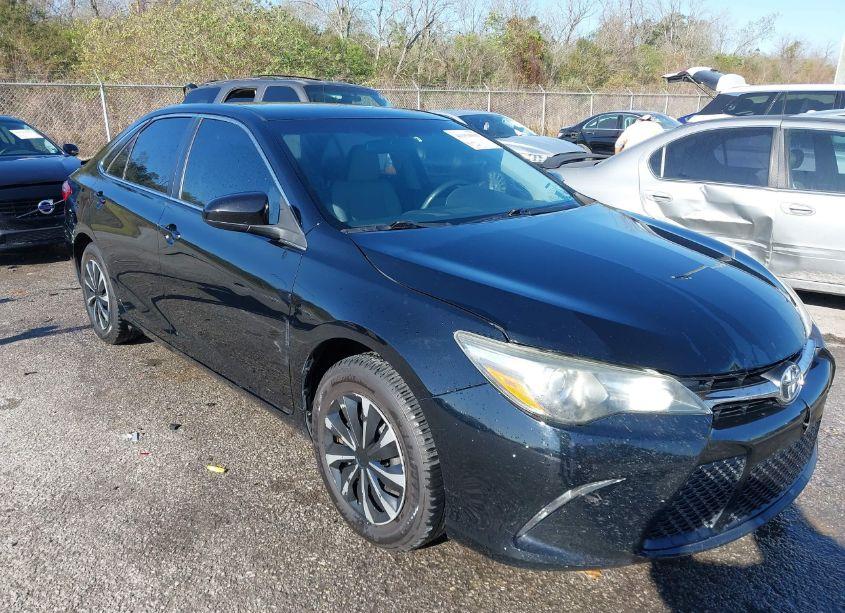 2017 Toyota Camry SE (VIN 4T1BF1FK5HU331386) main photo