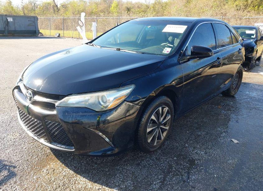 Photo 2 of 2017 Toyota Camry SE (VIN 4T1BF1FK5HU331386)