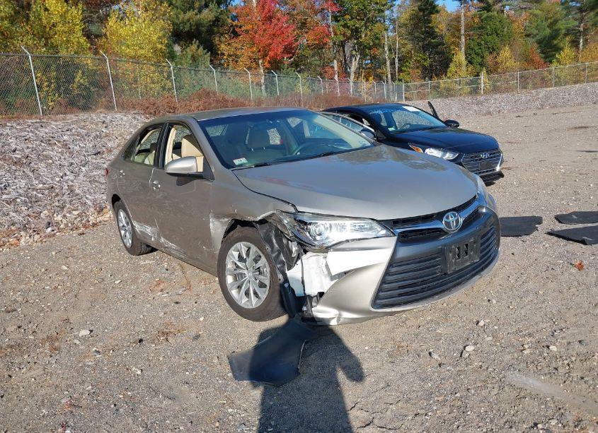 2017 Toyota Camry LE (VIN 4T1BF1FK5HU335406) main photo
