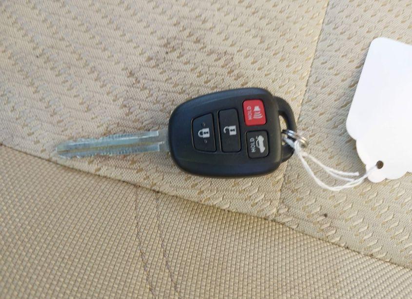 Photo 11 of 2017 Toyota Camry LE (VIN 4T1BF1FK5HU335406)