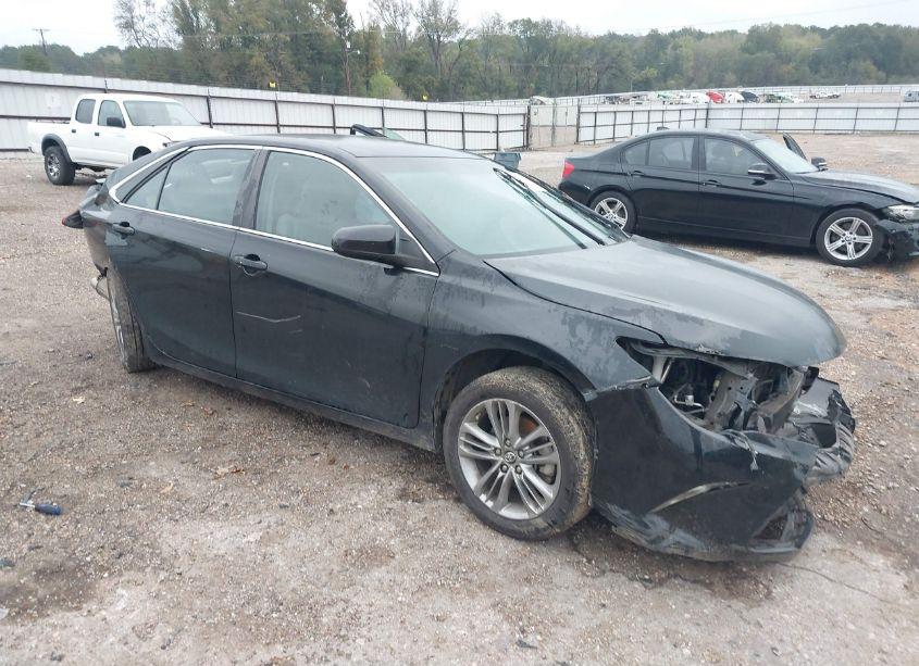 2017 Toyota Camry SE (VIN 4T1BF1FK5HU337396) main photo