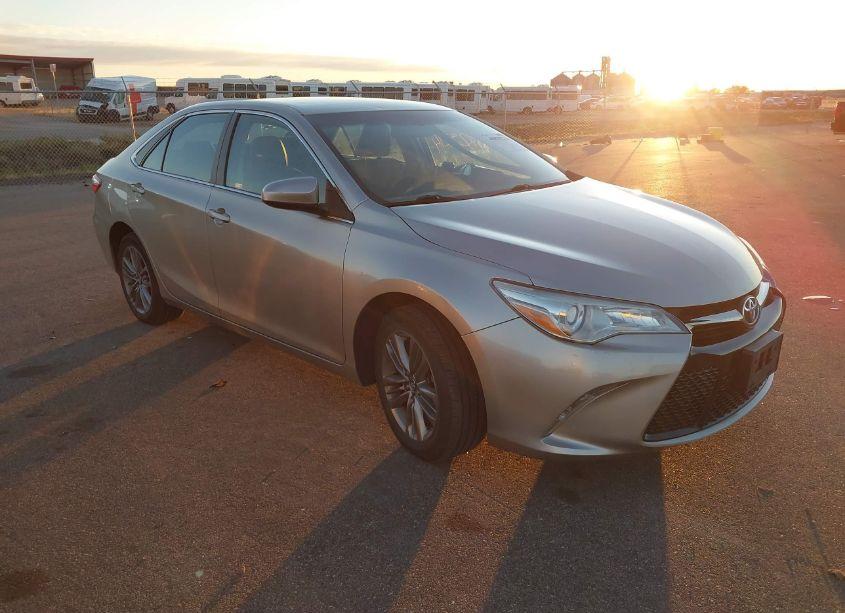 2017 Toyota Camry SE (VIN 4T1BF1FK5HU338354) main photo