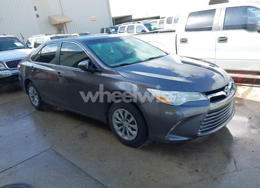 2017 Toyota Camry LE (VIN 4T1BF1FK5HU346390) main photo