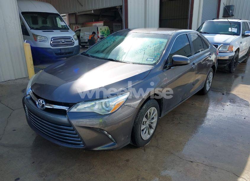 Photo 2 of 2017 Toyota Camry LE (VIN 4T1BF1FK5HU346390)