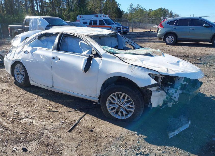 2017 Toyota Camry LE (VIN 4T1BF1FK5HU373170) main photo