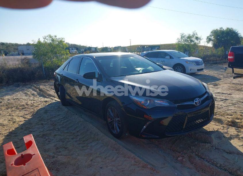 2017 Toyota Camry SE (VIN 4T1BF1FK5HU383438) main photo