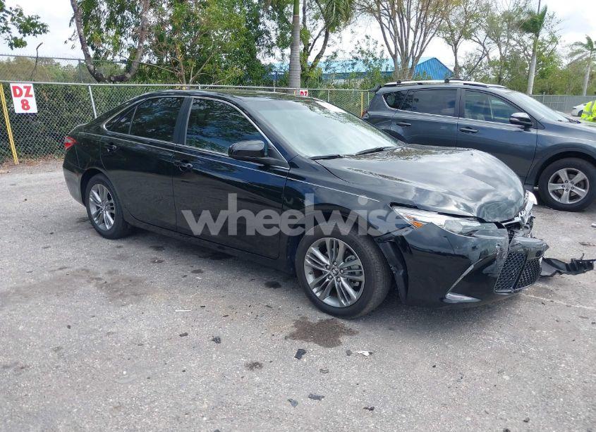 2017 Toyota Camry SE (VIN 4T1BF1FK5HU394682) main photo