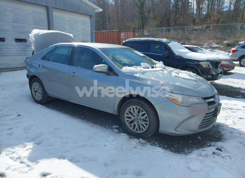 2017 Toyota Camry LE (VIN 4T1BF1FK5HU427633) main photo