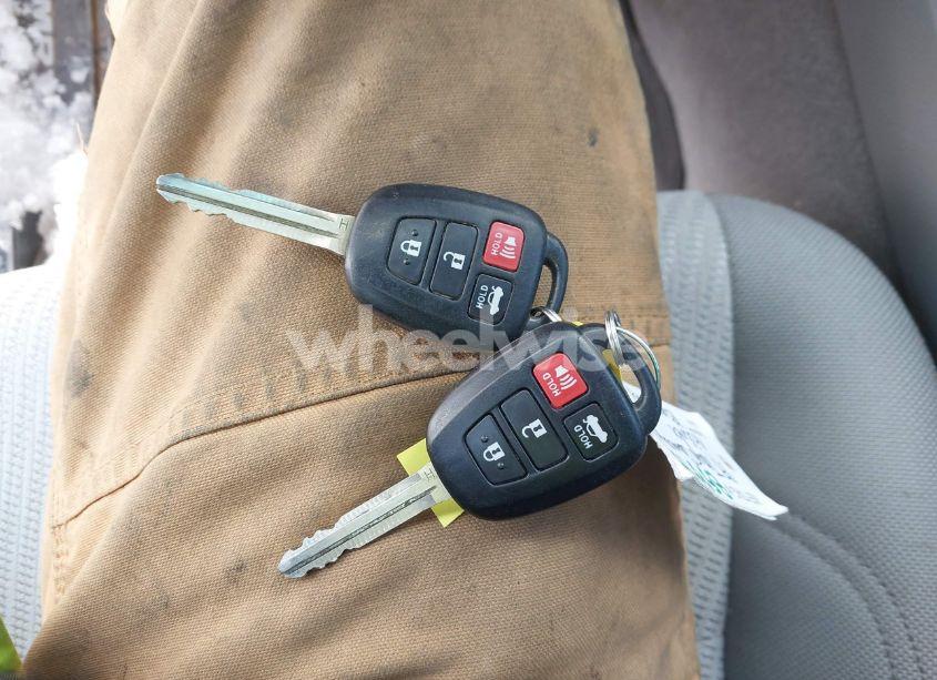 Photo 11 of 2017 Toyota Camry LE (VIN 4T1BF1FK5HU427633)