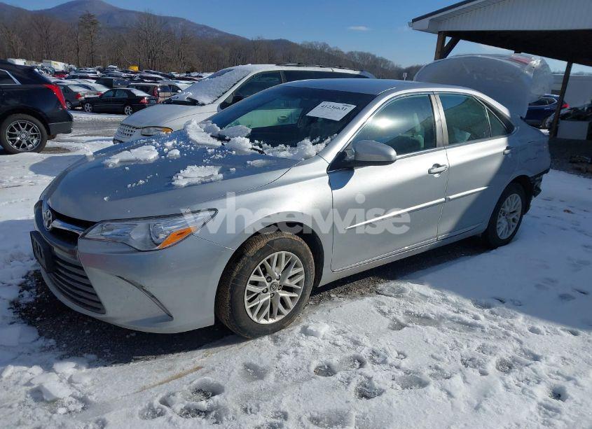 Photo 2 of 2017 Toyota Camry LE (VIN 4T1BF1FK5HU427633)