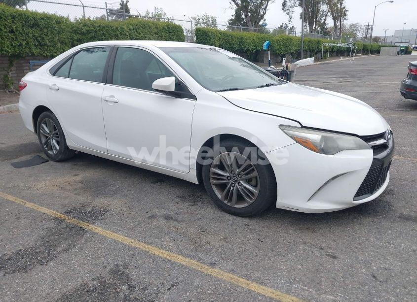 2017 Toyota Camry SE (VIN 4T1BF1FK5HU454640) main photo