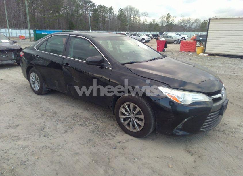 2017 Toyota Camry LE (VIN 4T1BF1FK5HU673260) main photo