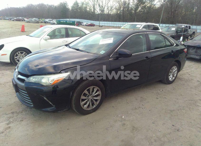 Photo 2 of 2017 Toyota Camry LE (VIN 4T1BF1FK5HU673260)