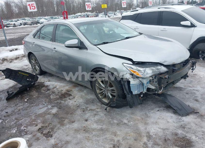 2017 Toyota Camry SE (VIN 4T1BF1FK5HU712879) main photo