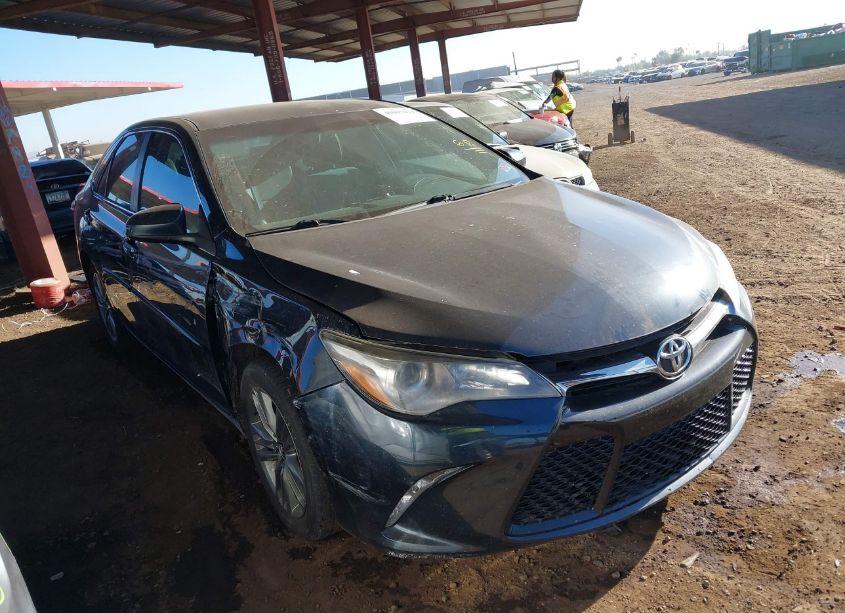 2017 Toyota Camry SE (VIN 4T1BF1FK5HU720285) main photo