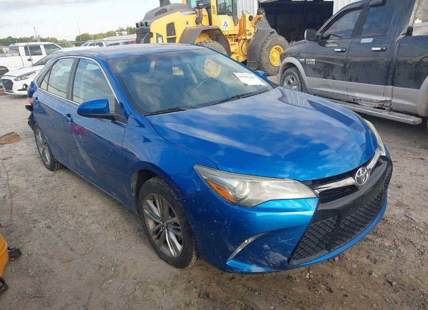 2017 Toyota Camry SE (VIN 4T1BF1FK5HU744179) main photo