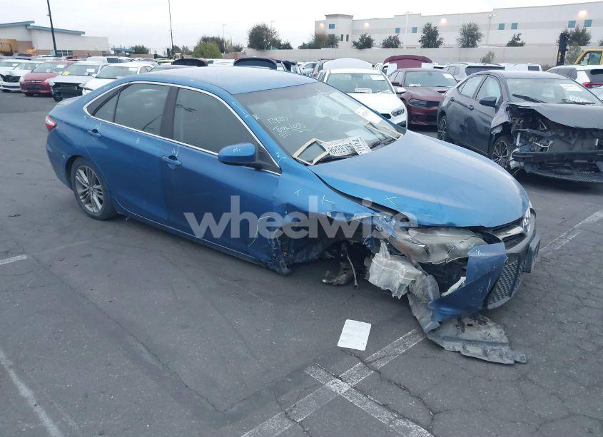 2017 Toyota Camry SE (VIN 4T1BF1FK5HU752914) main photo