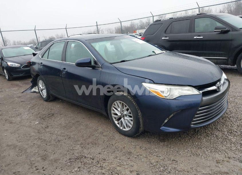 2017 Toyota Camry LE (VIN 4T1BF1FK5HU778624) main photo