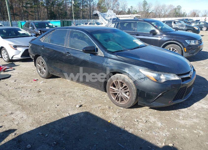 2017 Toyota Camry SE (VIN 4T1BF1FK5HU810939) main photo