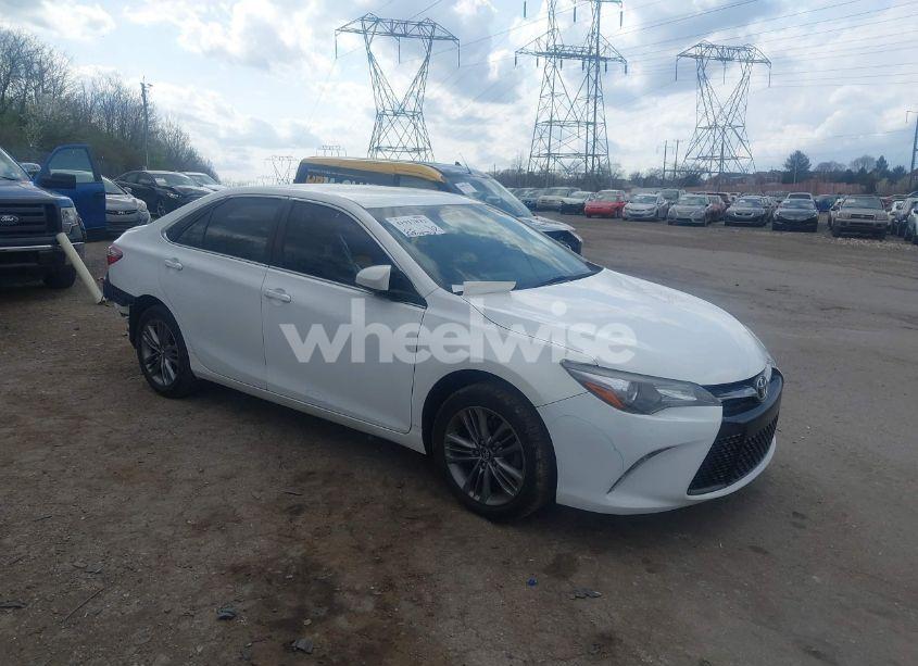 2017 Toyota Camry SE (VIN 4T1BF1FK5HU814926) main photo
