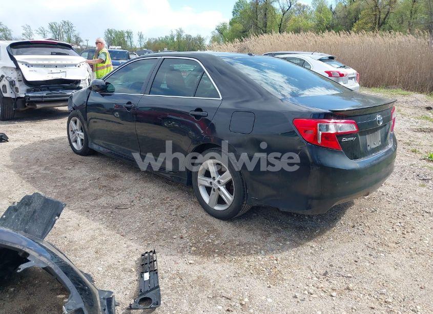 Photo 3 of 2013 Toyota Camry SE (VIN 4T1BF1FK6DU215303)