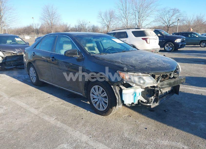 2013 Toyota Camry LE (VIN 4T1BF1FK6DU220775) main photo