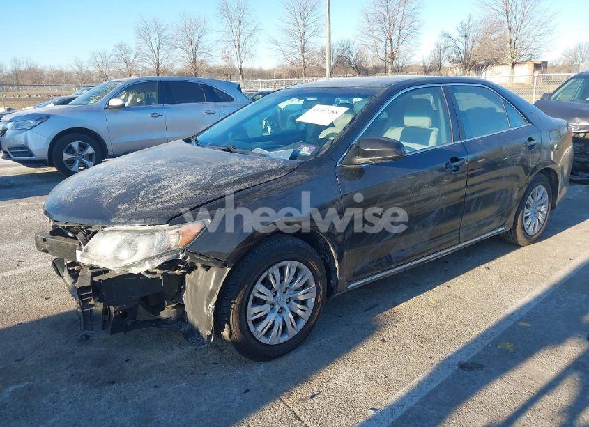 Photo 2 of 2013 Toyota Camry LE (VIN 4T1BF1FK6DU220775)