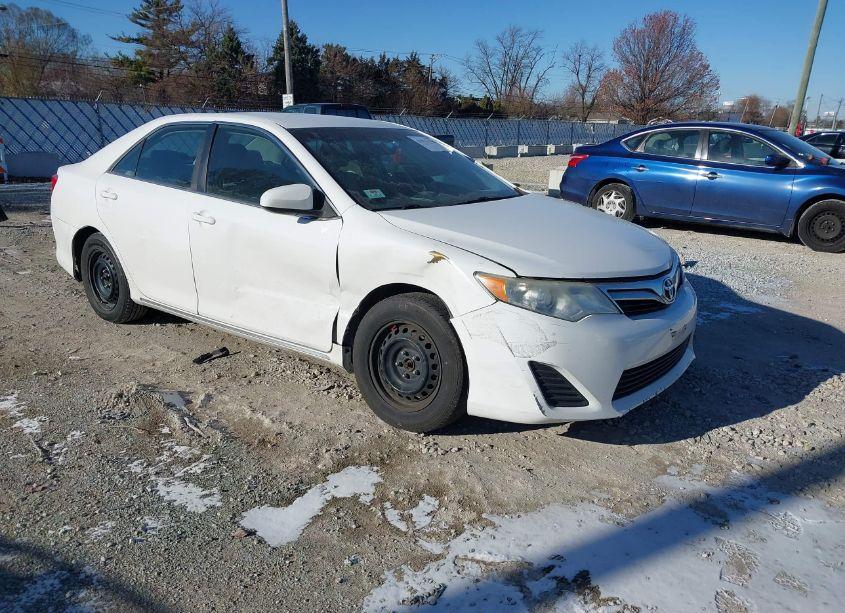 2013 Toyota Camry LE (VIN 4T1BF1FK6DU238046) main photo