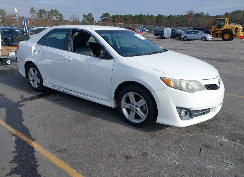 2013 Toyota Camry SE (VIN 4T1BF1FK6DU265036) main photo