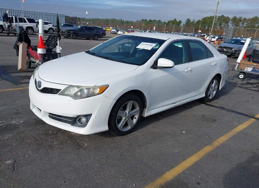 Photo 2 of 2013 Toyota Camry SE (VIN 4T1BF1FK6DU265036)