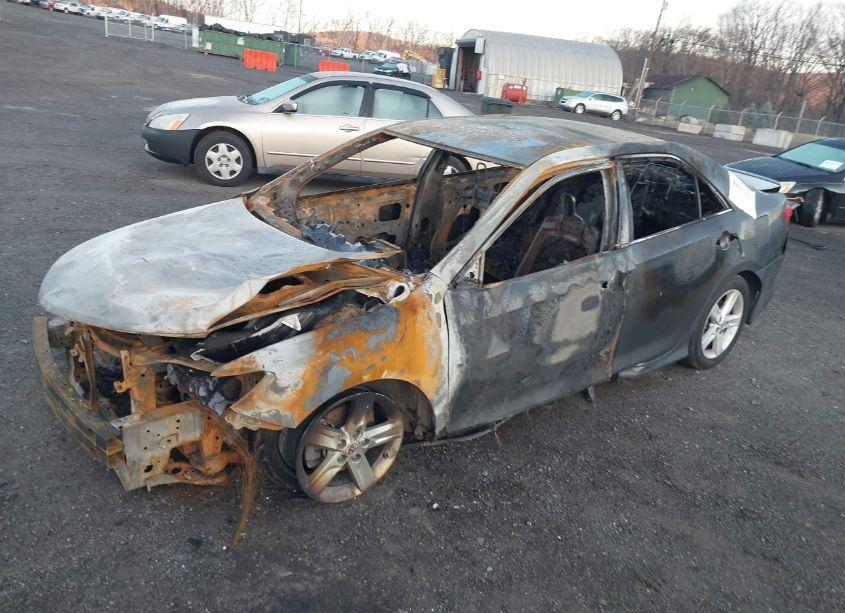 Photo 2 of 2013 Toyota Camry SE (VIN 4T1BF1FK6DU279633)