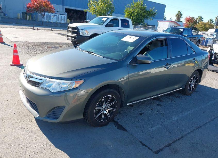 Photo 2 of 2013 Toyota Camry LE (VIN 4T1BF1FK6DU641556)
