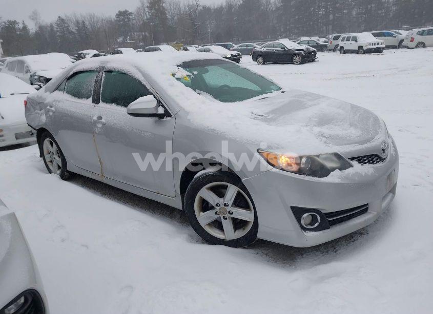 2013 Toyota Camry SE (VIN 4T1BF1FK6DU655389) main photo