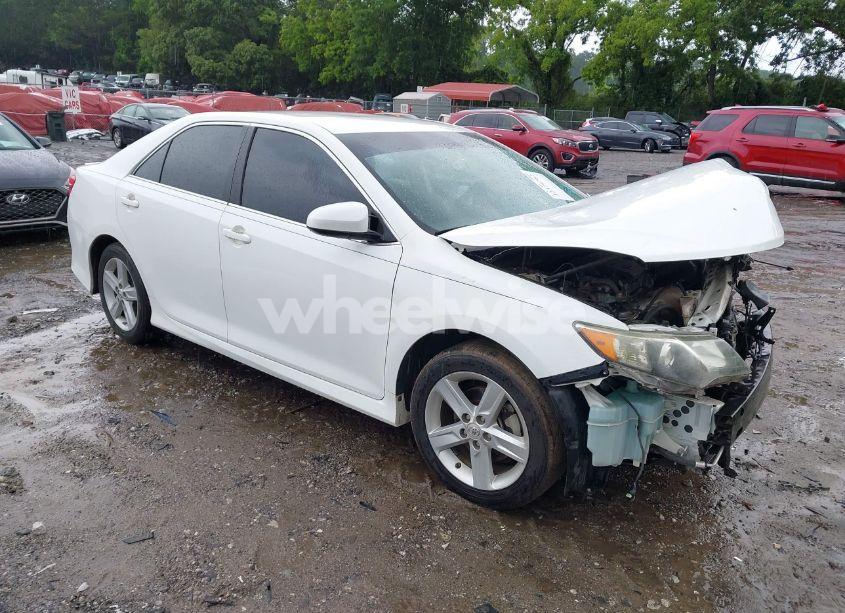 2013 Toyota Camry SE (VIN 4T1BF1FK6DU673102) main photo
