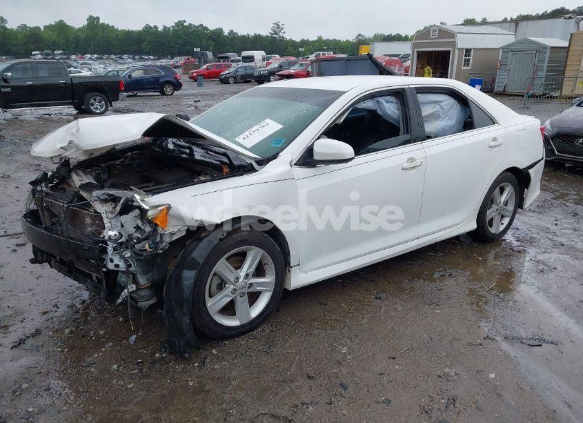 Photo 2 of 2013 Toyota Camry SE (VIN 4T1BF1FK6DU673102)