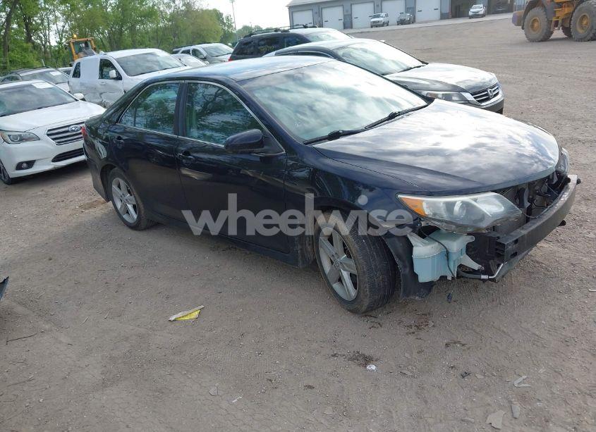 2013 Toyota Camry SE (VIN 4T1BF1FK6DU680051) main photo