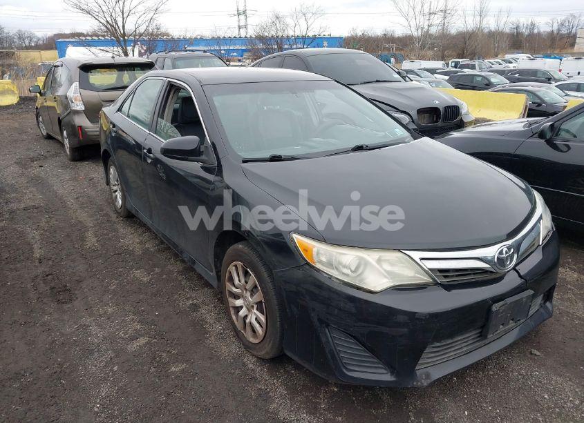 2013 Toyota Camry LE (VIN 4T1BF1FK6DU691082) main photo
