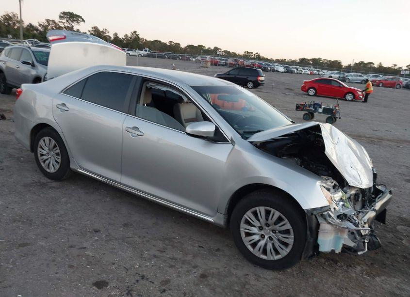 2013 Toyota Camry LE (VIN 4T1BF1FK6DU693771) main photo