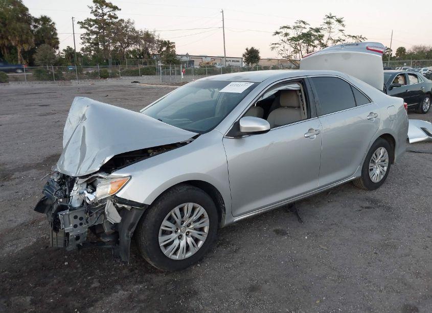 Photo 2 of 2013 Toyota Camry LE (VIN 4T1BF1FK6DU693771)
