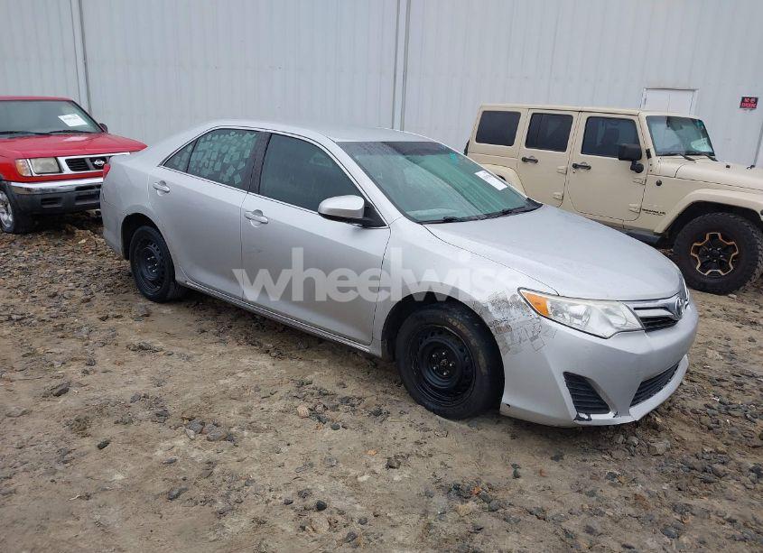2014 Toyota Camry LE (VIN 4T1BF1FK6EU303236) main photo