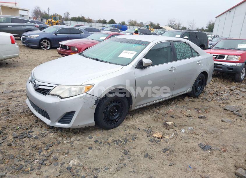 Photo 2 of 2014 Toyota Camry LE (VIN 4T1BF1FK6EU303236)