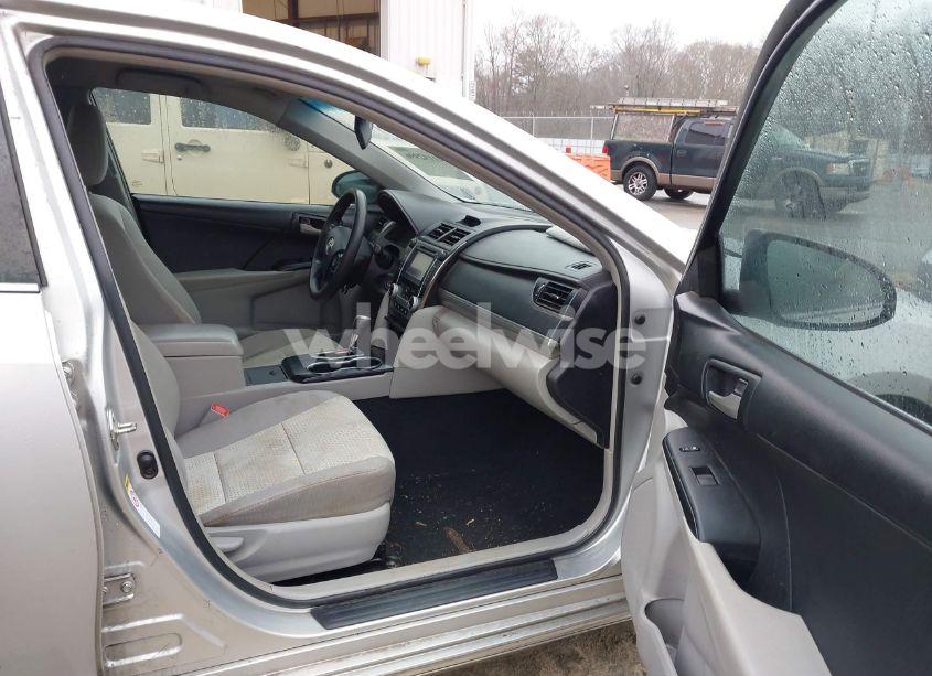 Photo 5 of 2014 Toyota Camry LE (VIN 4T1BF1FK6EU303236)