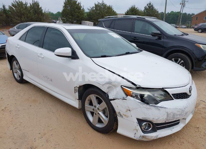 2014 Toyota Camry SE (VIN 4T1BF1FK6EU309506) main photo