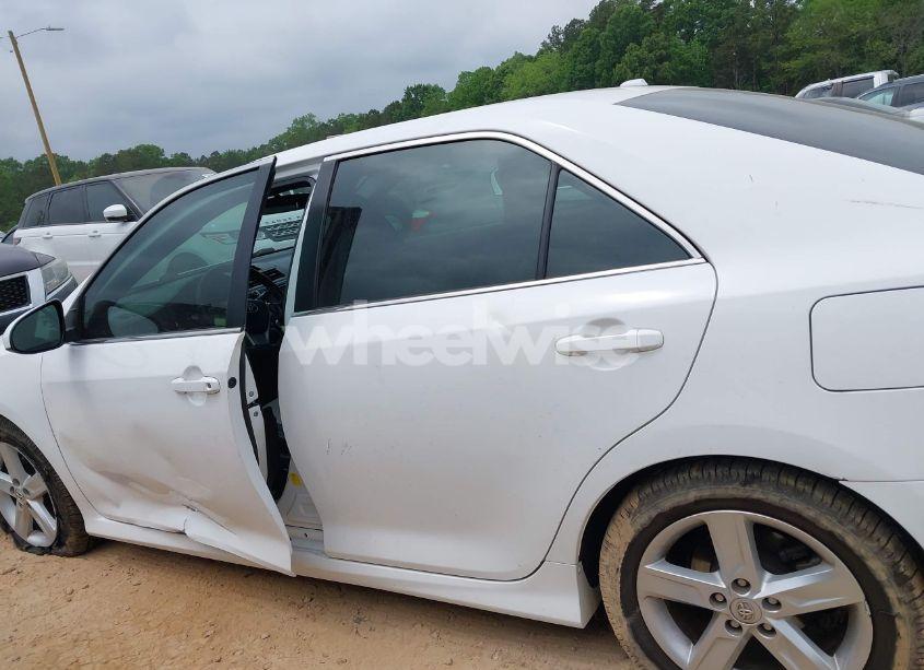 Photo 14 of 2014 Toyota Camry SE (VIN 4T1BF1FK6EU309506)