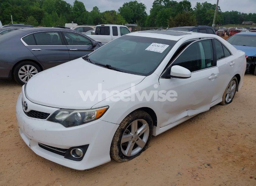 Photo 2 of 2014 Toyota Camry SE (VIN 4T1BF1FK6EU309506)