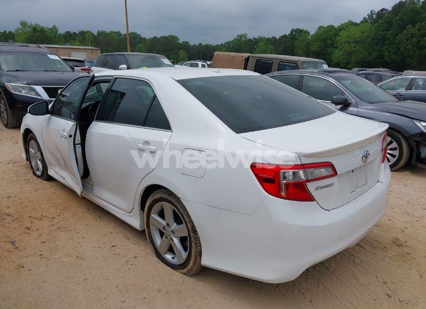 Photo 3 of 2014 Toyota Camry SE (VIN 4T1BF1FK6EU309506)